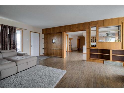 2219 20 Avenue, Coaldale, AB - Indoor Photo Showing Living Room