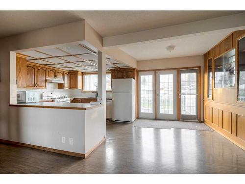 2219 20 Avenue, Coaldale, AB - Indoor Photo Showing Kitchen