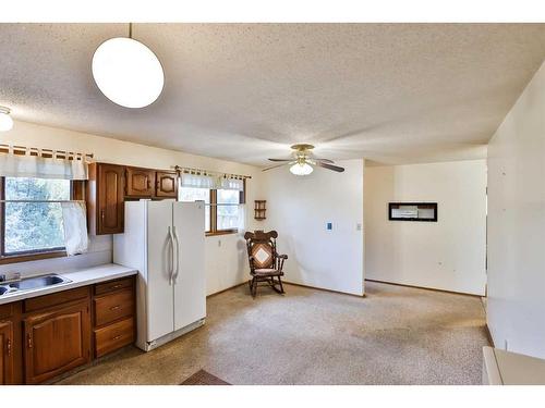 81 N 200 E, Raymond, AB - Indoor Photo Showing Kitchen