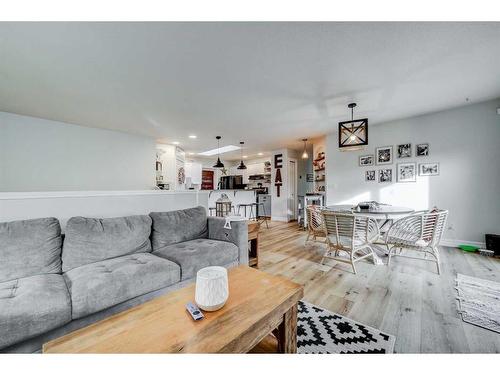 1004 24 Avenue, Coaldale, AB - Indoor Photo Showing Living Room