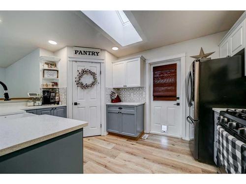 1004 24 Avenue, Coaldale, AB - Indoor Photo Showing Kitchen