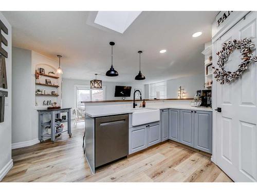 1004 24 Avenue, Coaldale, AB - Indoor Photo Showing Kitchen