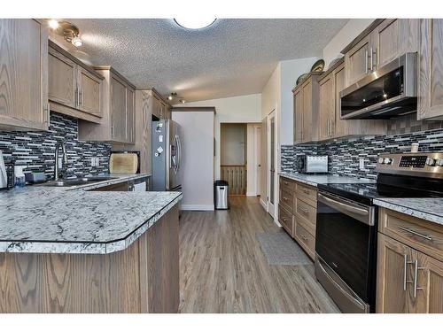 5608 55 Street, Taber, AB - Indoor Photo Showing Kitchen With Upgraded Kitchen