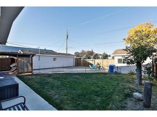 5608 55 Street, Taber, AB - Outdoor