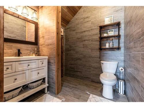 5428 Township Road 121, Rural Cypress County, AB - Indoor Photo Showing Bathroom