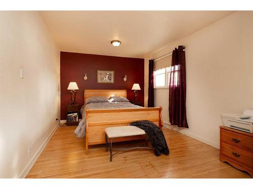 2218 9 Avenue South, Lethbridge, AB - Indoor Photo Showing Bedroom