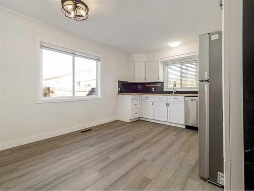 1114 John Avenue, Pincher Creek, AB - Indoor Photo Showing Kitchen