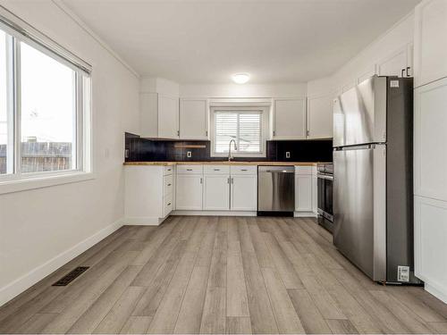 1114 John Avenue, Pincher Creek, AB - Indoor Photo Showing Kitchen With Double Sink