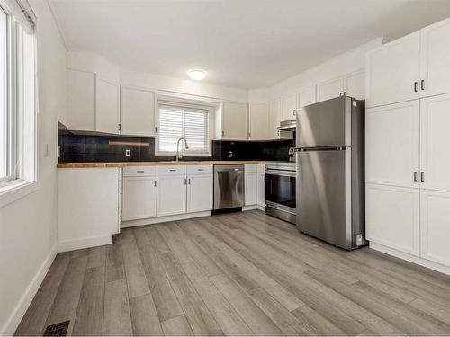 1114 John Avenue, Pincher Creek, AB - Indoor Photo Showing Kitchen