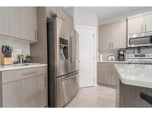 608-210 Firelight Way West, Lethbridge, AB - Indoor Photo Showing Kitchen