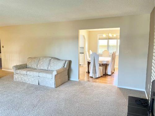 2005 37 Street South, Lethbridge, AB - Indoor Photo Showing Living Room