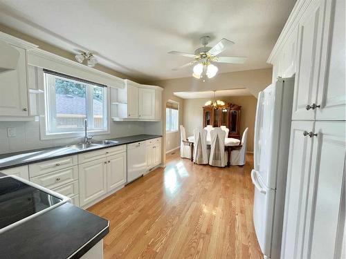 2005 37 Street South, Lethbridge, AB - Indoor Photo Showing Kitchen With Double Sink