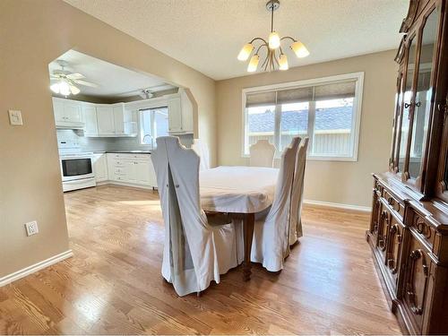 2005 37 Street South, Lethbridge, AB - Indoor Photo Showing Dining Room