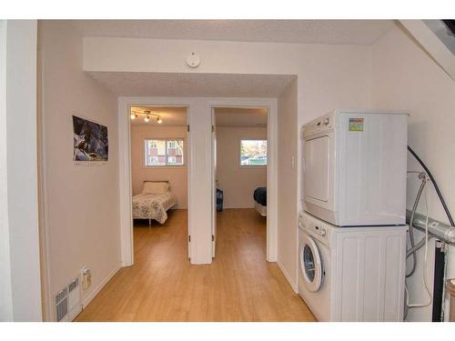 45-5 Acadia Road West, Lethbridge, AB - Indoor Photo Showing Laundry Room