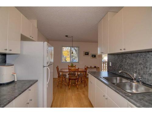 45-5 Acadia Road West, Lethbridge, AB - Indoor Photo Showing Kitchen With Double Sink