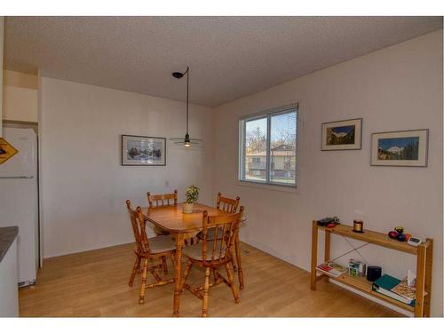 45-5 Acadia Road West, Lethbridge, AB - Indoor Photo Showing Dining Room