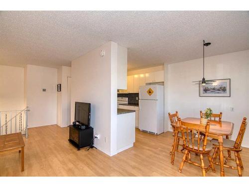 45-5 Acadia Road West, Lethbridge, AB - Indoor