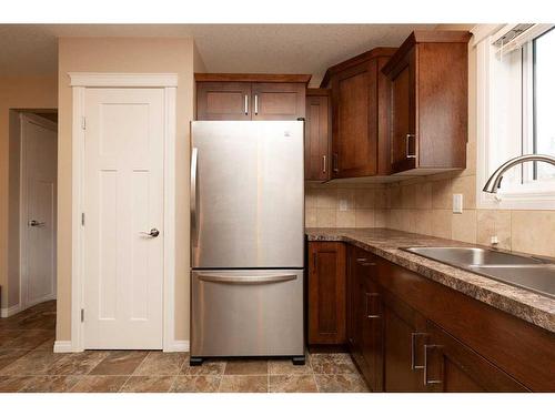 1116 13 Street South, Lethbridge, AB - Indoor Photo Showing Kitchen