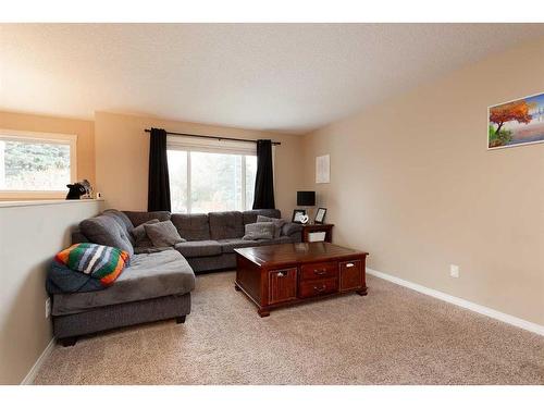 1116 13 Street South, Lethbridge, AB - Indoor Photo Showing Living Room