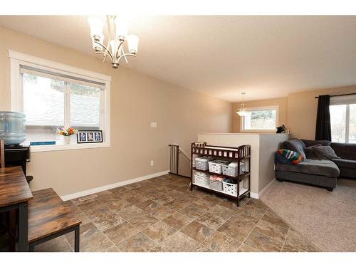 1116 13 Street South, Lethbridge, AB - Indoor Photo Showing Living Room