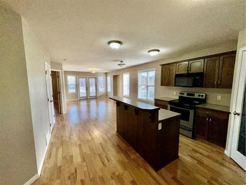 3-410 Couleecreek Boulevard South, Lethbridge, AB - Indoor Photo Showing Kitchen