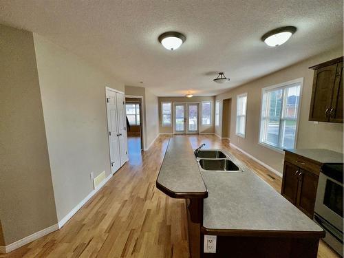 3-410 Couleecreek Boulevard South, Lethbridge, AB - Indoor Photo Showing Kitchen With Double Sink