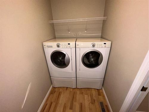 3-410 Couleecreek Boulevard South, Lethbridge, AB - Indoor Photo Showing Laundry Room