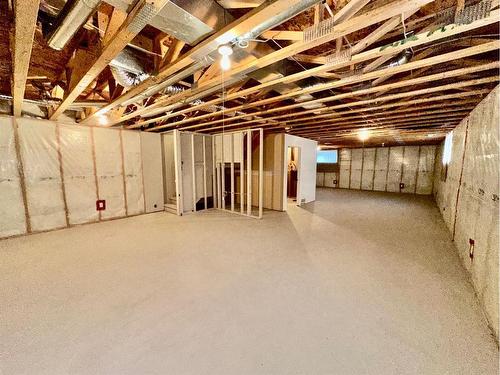 3-410 Couleecreek Boulevard South, Lethbridge, AB - Indoor Photo Showing Basement