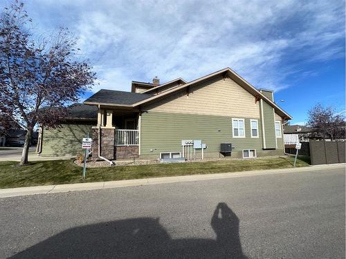 3-410 Couleecreek Boulevard South, Lethbridge, AB - Outdoor