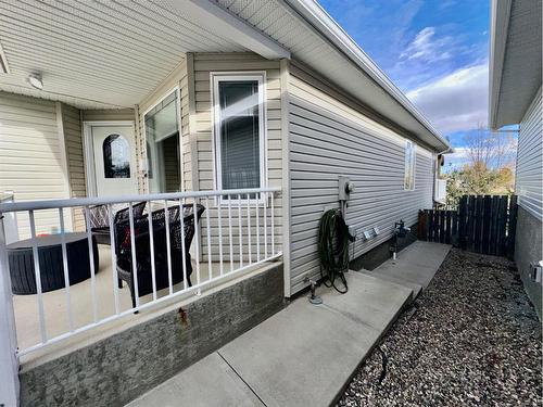 125 Blackfoot Circle West, Lethbridge, AB - Outdoor With Exterior