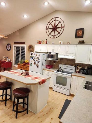 29 Blackfoot Crescent West, Lethbridge, AB - Indoor Photo Showing Kitchen With Double Sink