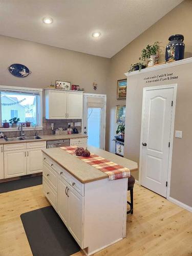 29 Blackfoot Crescent West, Lethbridge, AB - Indoor Photo Showing Kitchen With Double Sink