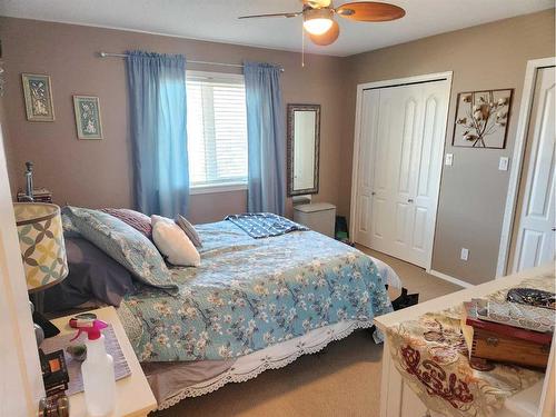 29 Blackfoot Crescent West, Lethbridge, AB - Indoor Photo Showing Bedroom