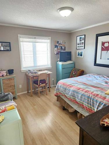 29 Blackfoot Crescent West, Lethbridge, AB - Indoor Photo Showing Bedroom