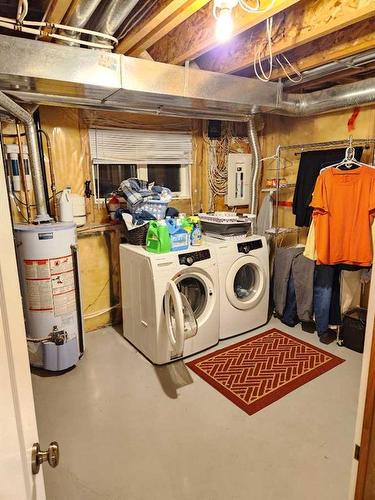 29 Blackfoot Crescent West, Lethbridge, AB - Indoor Photo Showing Laundry Room