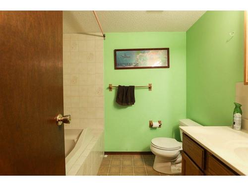 2022 23Rd Avenue North, Lethbridge, AB - Indoor Photo Showing Bathroom