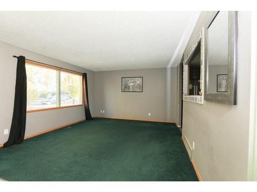 2022 23Rd Avenue North, Lethbridge, AB - Indoor Photo Showing Other Room