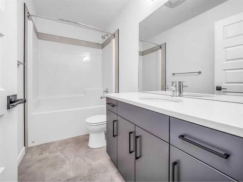 529 Malahat Green West, Lethbridge, AB - Indoor Photo Showing Bathroom