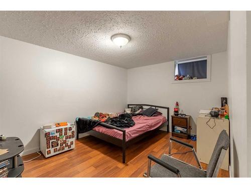 4816 51 Avenue, Taber, AB - Indoor Photo Showing Bedroom