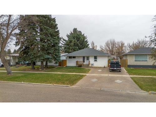 4816 51 Avenue, Taber, AB - Outdoor With Facade