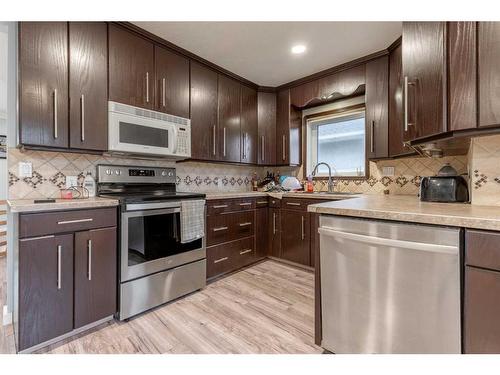 4816 51 Avenue, Taber, AB - Indoor Photo Showing Kitchen