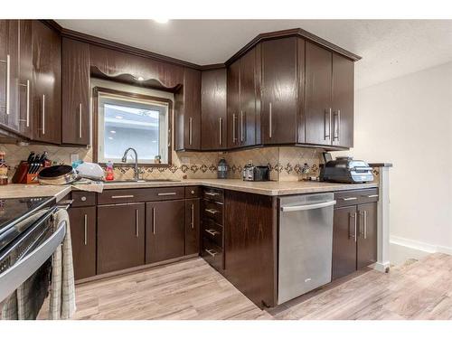 4816 51 Avenue, Taber, AB - Indoor Photo Showing Kitchen