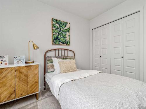 44 Blackwolf Lane North, Lethbridge, AB - Indoor Photo Showing Bedroom