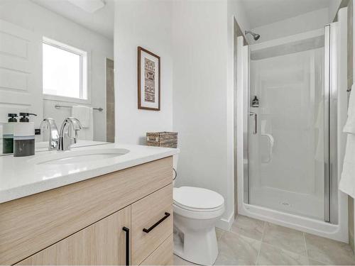 44 Blackwolf Lane North, Lethbridge, AB - Indoor Photo Showing Bathroom