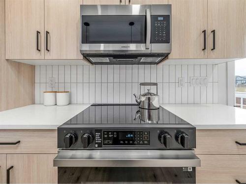 44 Blackwolf Lane North, Lethbridge, AB - Indoor Photo Showing Kitchen