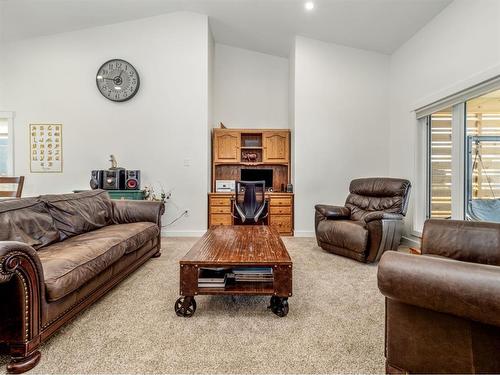 734 30 Street, Fort Macleod, AB - Indoor Photo Showing Living Room