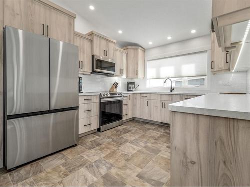 734 30 Street, Fort Macleod, AB - Indoor Photo Showing Kitchen With Upgraded Kitchen