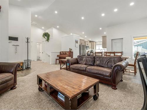 734 30 Street, Fort Macleod, AB - Indoor Photo Showing Living Room