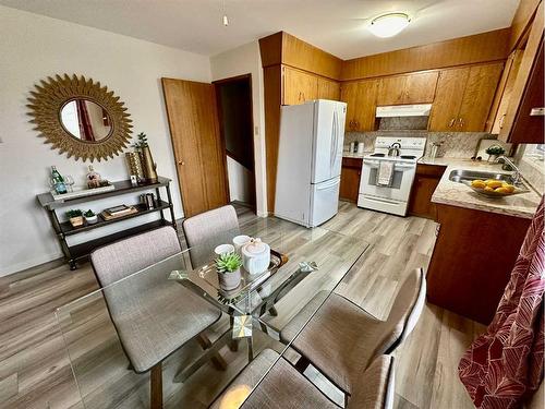 1414 15 Street North, Lethbridge, AB - Indoor Photo Showing Kitchen With Double Sink