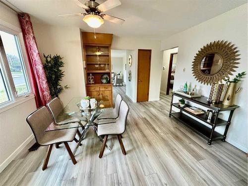 1414 15 Street North, Lethbridge, AB - Indoor Photo Showing Dining Room